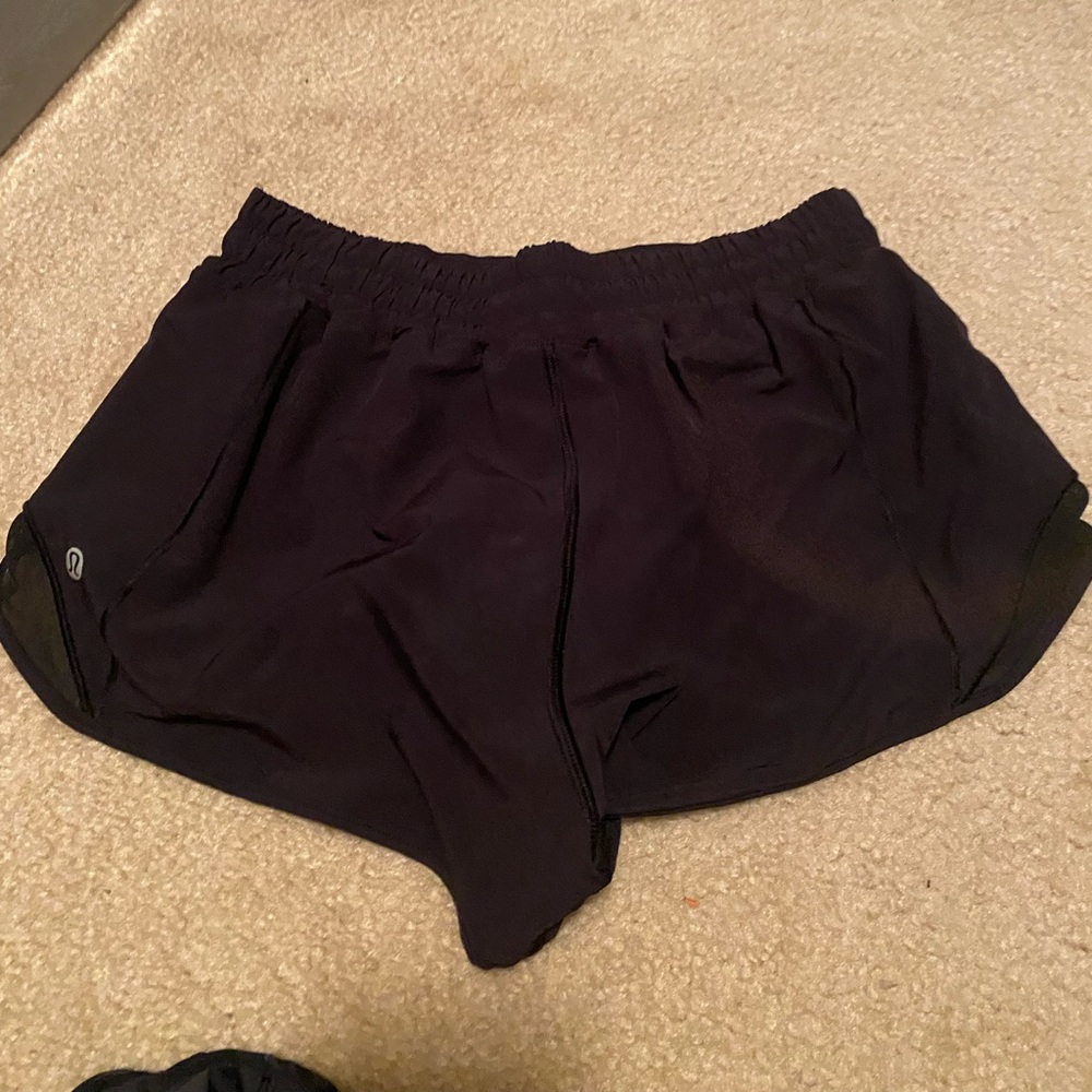 lululemon hotty hot shorts 2.5